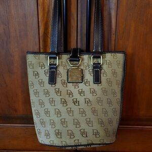 DOONEY & BURKE BUCKET BAG